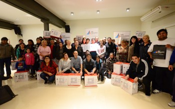 Entrega de máquinas de coser a las murgas en reconocimiento al trabajo social