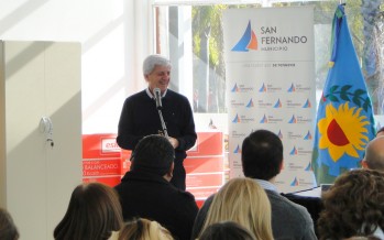 Entrega de equipamiento a más de 30 escuelas por un millón y medio de pesos