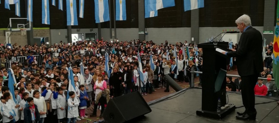 En el Poli N°1 los alumnos de cuarto grado hicieron la promesa de lealtad a la Bandera