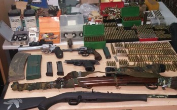 Allanaron y detuvieron a un sujeto que tenía un arsenal en su casa del barrio Crisol