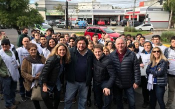 El ministro Avelluto participó del timbreo de Cambiemos en Libertador y Del Arca