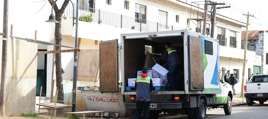 Alicia Aparicio entregó nuevo mobiliario y recorrió el Colegio San Rafael