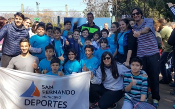 Los alumnos de la Escuela Municipal de Tenis asistieron a la exhibición del trofeo de la Copa Davis