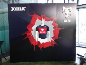 Camiseta de Tigre marca Joma