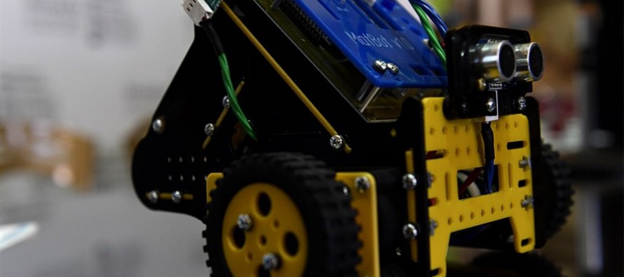 La Escuela Técnica N°2 recibió un kit de robótica
