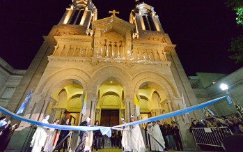 Con una misa criolla interpretada por Patricia Sosa se inauguró la restauración de la Parroquia Aránzazu