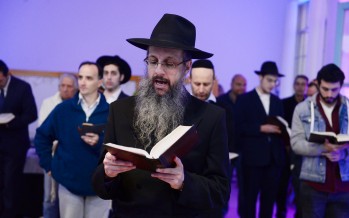 La comunidad judía celebró el Hajnasat Sefer Torá en el templo de Constitución al 1400