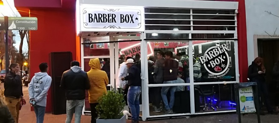 “La Pantera” Farías inauguró “Barber box” junto a destacadas personalidades del ambiente deportivo