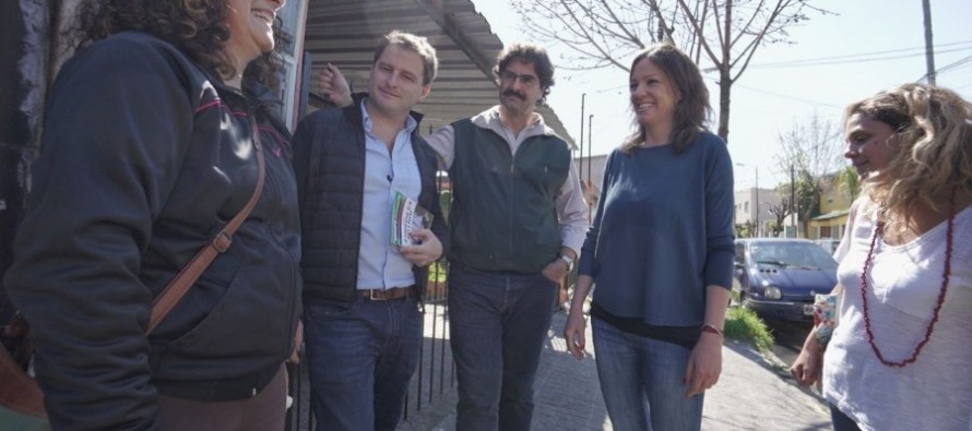 La ministra Carolina Stanley participó del timbreo de Cambiemos en Virreyes