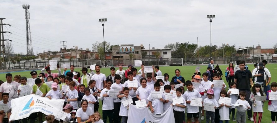 Encuentro de interescuelas municipales de tenis en el Poli 7
