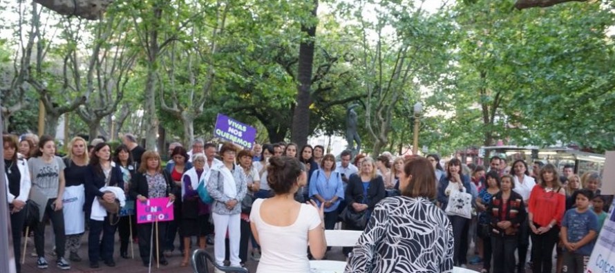 Cambiemos realizó una radio abierta en plaza Mitre contra la violencia de género