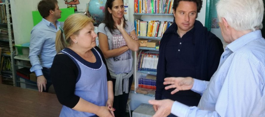 El ministro de Educación bonaerense visitó escuelas del Delta en el Día del Isleño