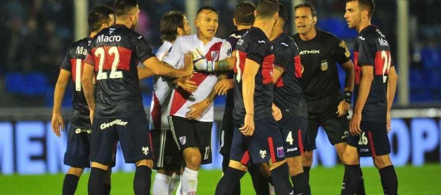 Primer punto de local en la Superliga