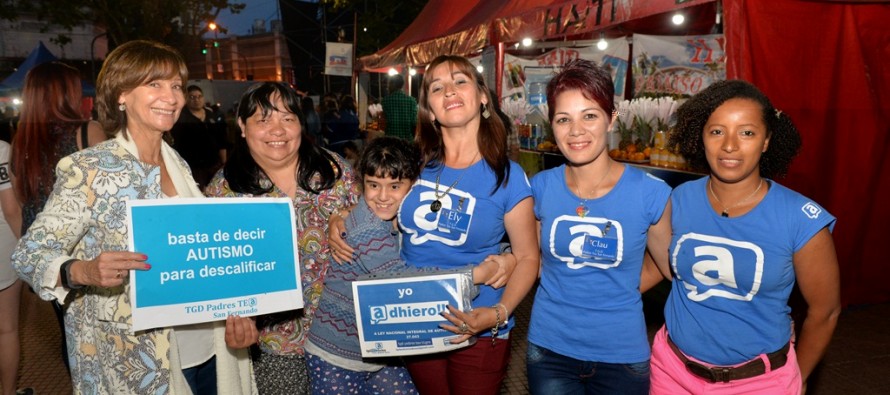 Hablemos de autismo: ‘Padres TEA San Fernando’ tuvo su stand en la Expo Colectividades