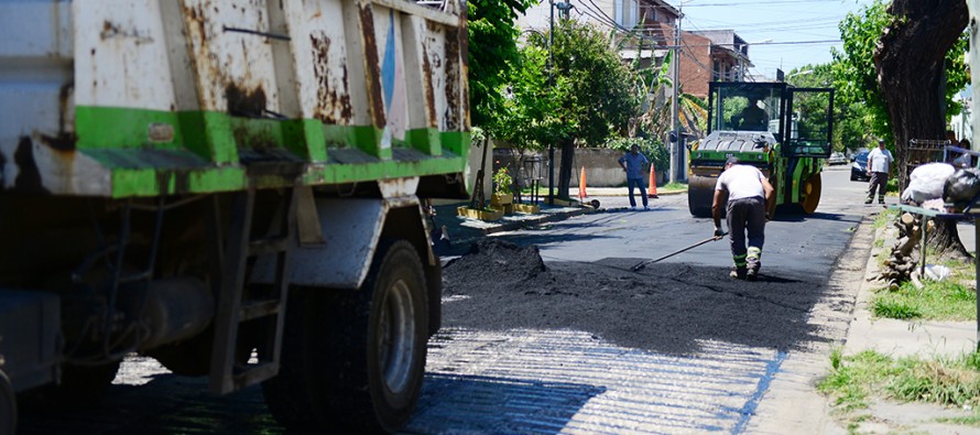 Reparación del asfalto en la calle Sargento Díaz entre Avellaneda y Quintana