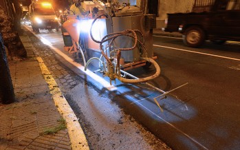 Trabajos de pintura vial en Avenida Libertador con nueva maquinaria