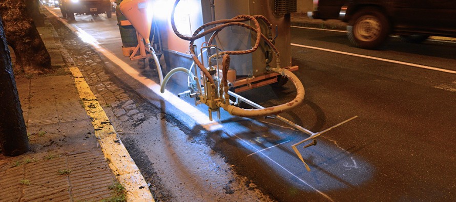 Trabajos de pintura vial en Avenida Libertador con nueva maquinaria