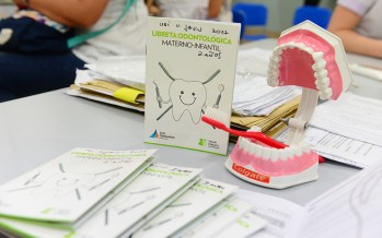 Entrega de libretas odontológicas para la Unidad de Desarrollo Infantil de Villa Jardín