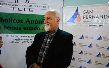 Convención internacional por el 65° aniversario de Alcohólicos Anónimos en el Poli N°1