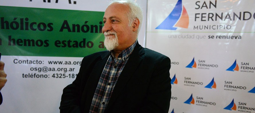 Convención internacional por el 65° aniversario de Alcohólicos Anónimos en el Poli N°1