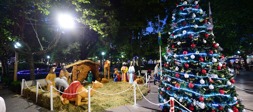 Se celebró el ‘Día de la Inmaculada Concepción’ en Plaza Mitre con un pesebre tamaño natural