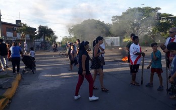 Vecinos de Villa del Carmen cortaron la ruta 202 en reclamo por la falta de luz