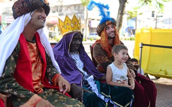 Los Reyes Magos se sacaron fotos con los chicos en Victoria y Virreyes