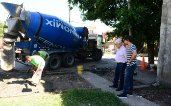 Trabajos de renovación de las veredas y parquización en Villa Hall