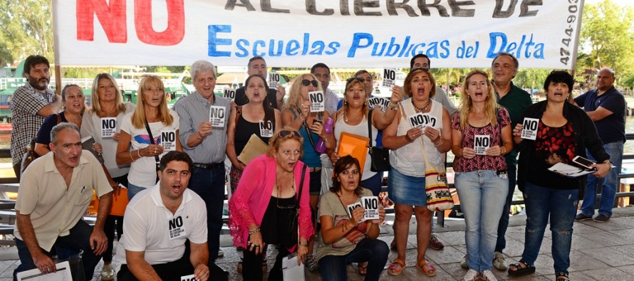 Protesta en la Estación Fluvial por el cierre de las escuelas del Delta