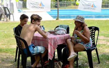 Abuelos y sus familiares festejaron el Día del Nieto en el Poli N° 3