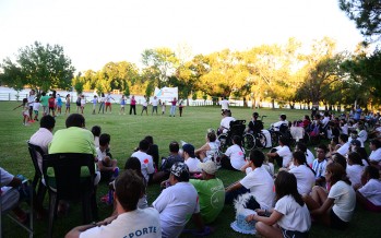 Show de murgas para cerrar las actividades de verano de las colonias de discapacidad