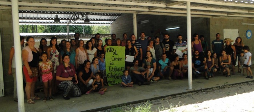 Los isleños se reunieron en Felicaria y acordaron continuar la pelea para evitar el cierre de las escuelas