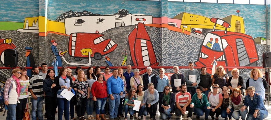 Entrega de mobiliario a 56 escuelas provinciales de nuestra ciudad