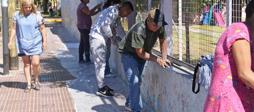 Entrega de materiales para pintar el Jardín 909