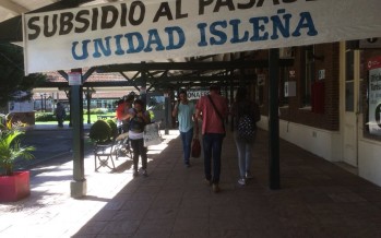 Los isleños cortan el río en reclamo por el transporte fluvial