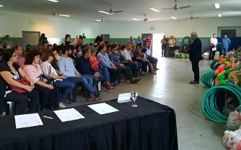 Entrega de material deportivo y didáctico a los jardines de infantes del distrito