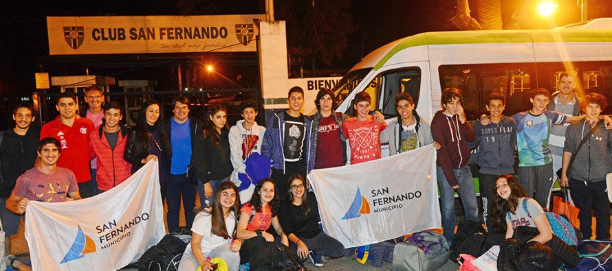 Remeros del Club San Fernando partieron hacia Córdoba para competir en el Torneo Nacional de Remo