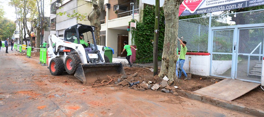 Renuevan veredas de la calle Belgrano