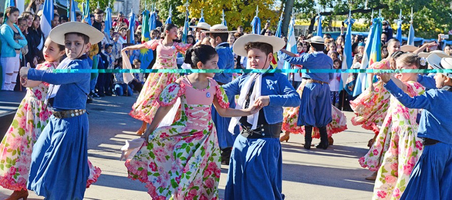 Se conmemoró el Día de la Patria en la Plaza del Bicentenario