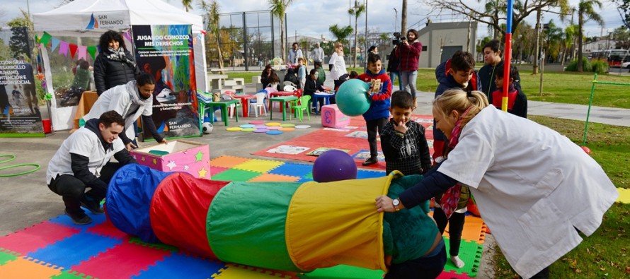 Se celebró la jornada “Jugando conozco mis derechos” en la plaza Carlos Gardel