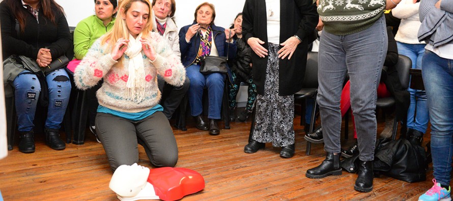 Capacitación sobre reanimación cardiopulmonar en el Museo de la Ciudad