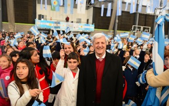 Tres mil alumnos realizaron la Promesa de Lealtad a la Bandera en el Poli N°1