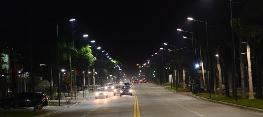 Renovación de luces LED y parquización de la calle Uruguay