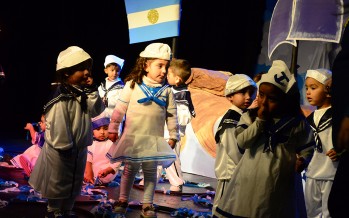 Los jardines maternales municipales festejaron el Día de la Bandera en el Teatro Martinelli