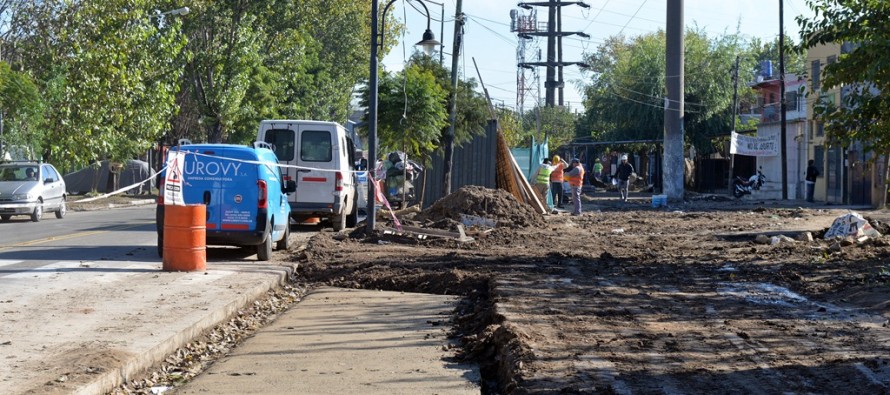Conexiones de red cloacal en el barrio La Esperanza