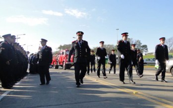 Desfile por el Día del Bombero Voluntario en Plaza Mitre