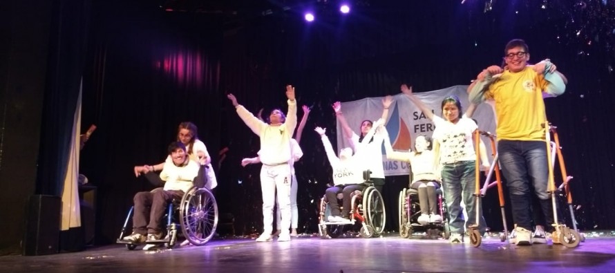Cerró la Colonia de Discapacidad con una fiesta en el Teatro Martinelli