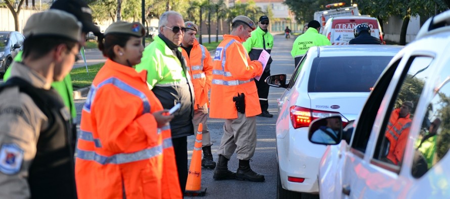 Operativo de control vehicular en Villa Jardín