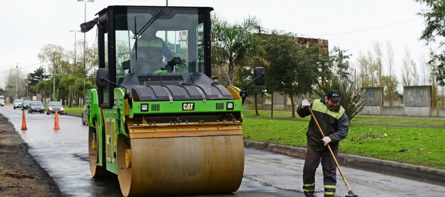 Renovación del asfalto de Camino Bancalari