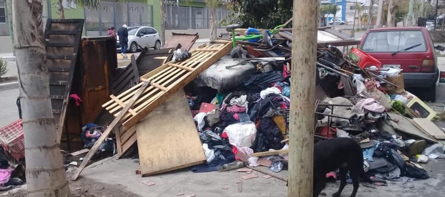Una vecina del barrio Amor y Corazón solicita ayuda tras perder todo en un incendio